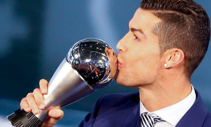 Cristiano Ronaldo, futbollisti më i mirë i vitit