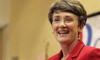 Kundërshtarja e bombardimeve në Kosovë, sekretare e Forcave Ajrore në SHBA