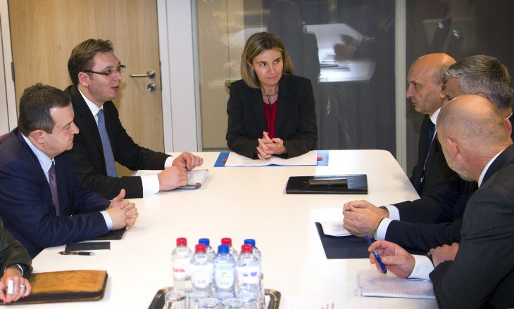 Pas zhvillimeve të fundit, Mogherini fton Kosovën e Serbinë në dialog