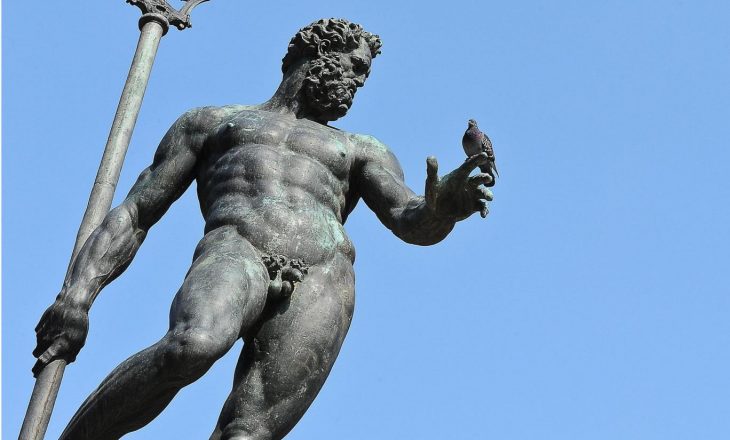 Facebook censuron foton e statujës së zotit grek Neptunit