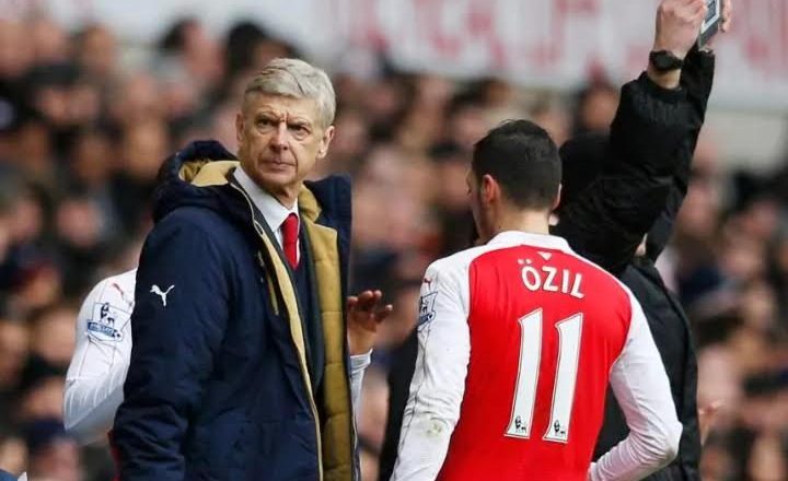 Ozil vazhdon kontratën nëse Wenger qëndron në Arsenal