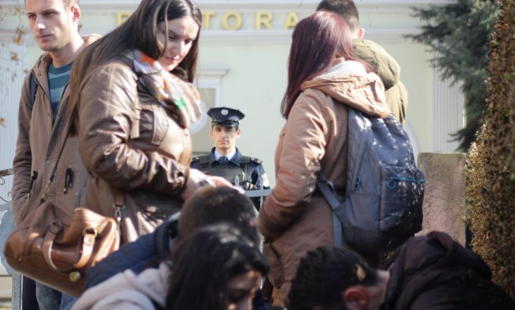 SKV: Policia arrestoi nëntë studentë në protestën pranë rektoratit