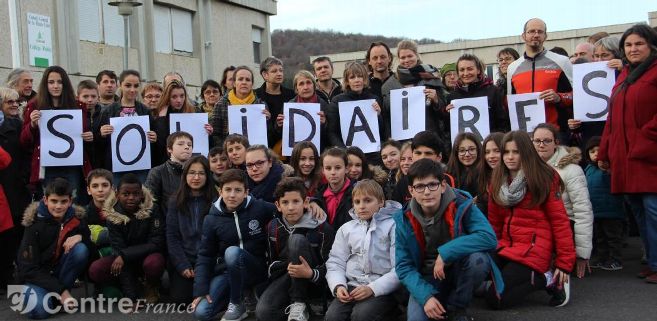 Një grup vullnetarësh francez i del në ndihmë familjes nga Kosova  