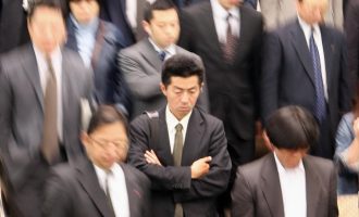 Japonia inkurajon punëtorët të lënë punën të premteve