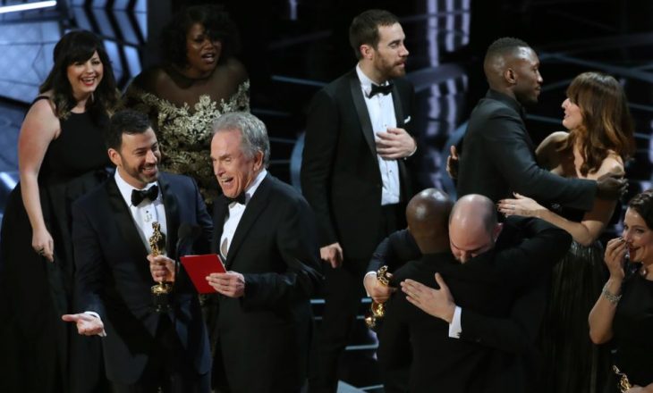 Ndarja e çmimeve Oscar, mes gabimesh e qëndrimesh politike