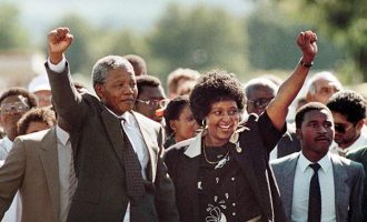 27 vjet më parë Nelson Mandela u lirua nga burgu