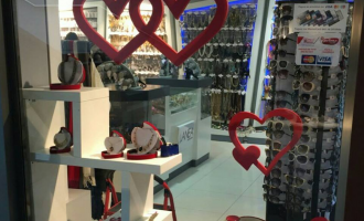 Bie kostoja e Shën Valentinit – bizhuteri të lira për dashurinë