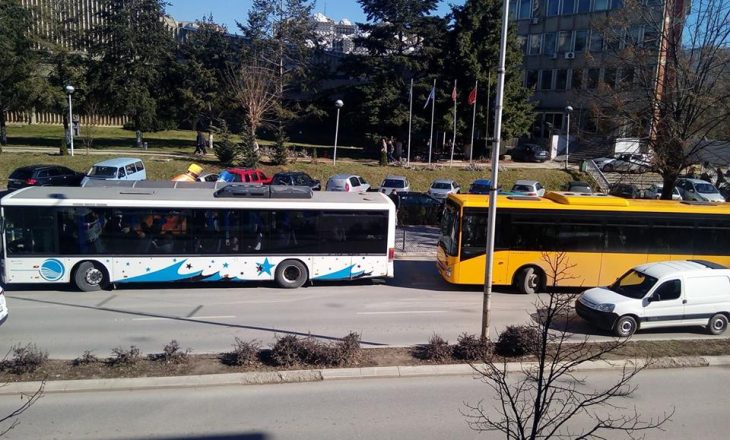 Autobusët e rinj dhe ‘gjahu’ komunal ndaj taksive ilegalë