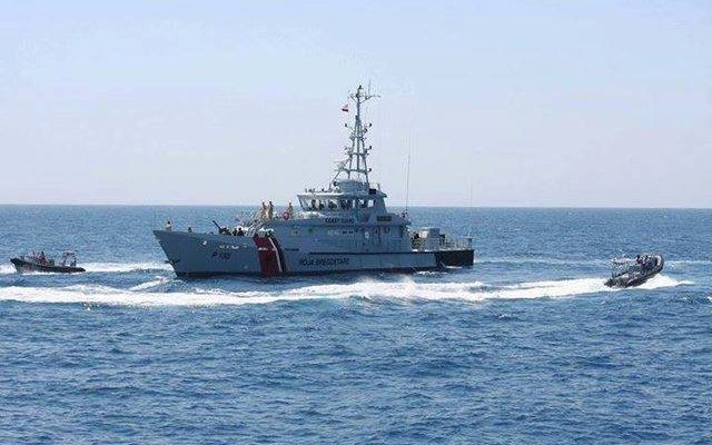Forcat detare shpëtojnë 2 persona, mbytet gomonia