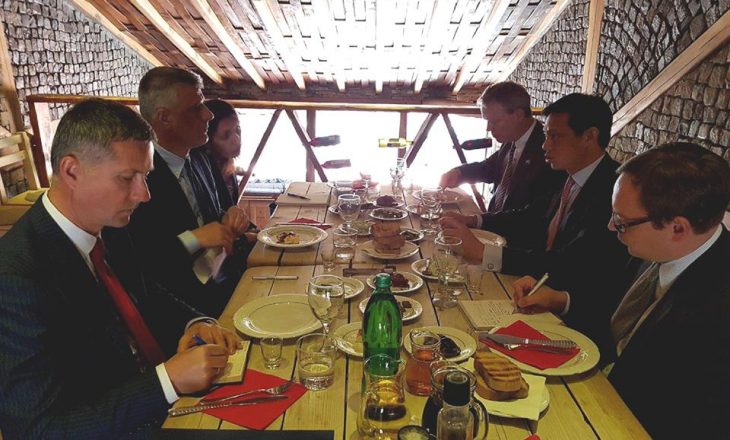 Takimi jashtë agjende i zyrtarit amerikan me presidentin Thaçi
