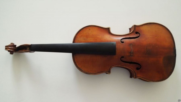 Një Stradivari e famshme rikthehet në skenë   