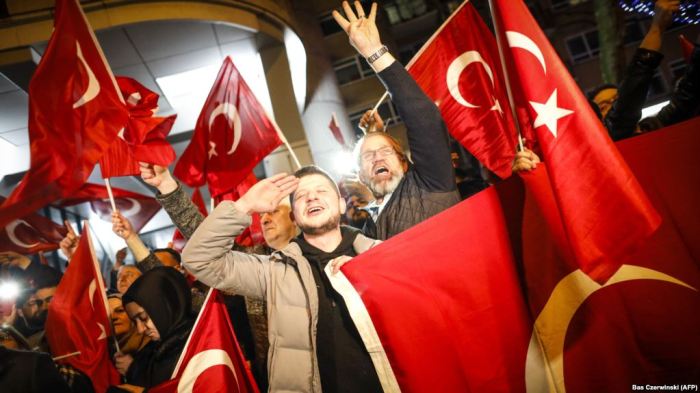 Përshkallëzim i tensioneve Holandë – Turqi