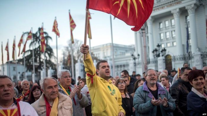 Paqartësitë e krizës politike tensionojnë situatën në Maqedoni