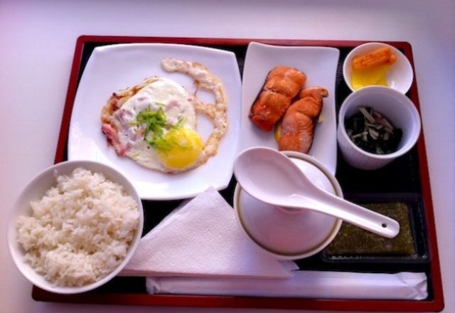 Zakone të të ushqyerit që i mbajnë japonezët në formë