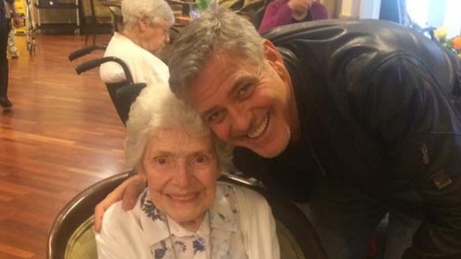 Clooney realizon ëndrrën e 87-vjeçares