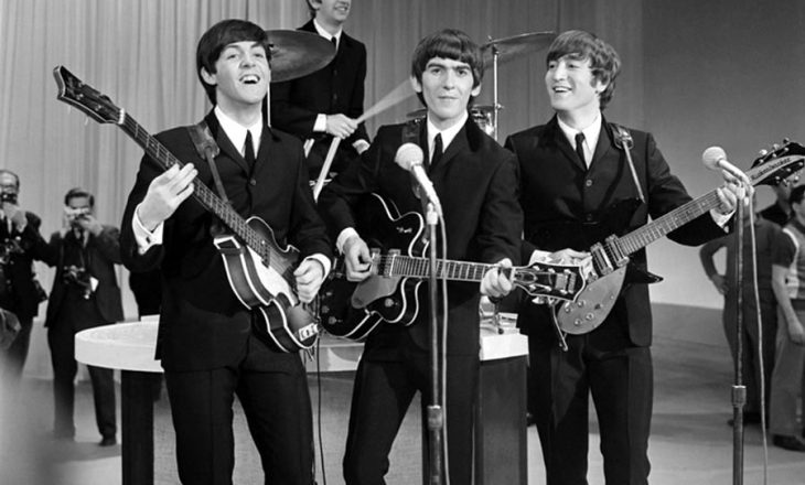 Qindra objekte të rralla të ‘Beatles’ në ankand