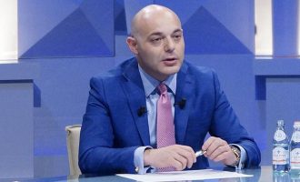 Kush po i sjell përgjimet?