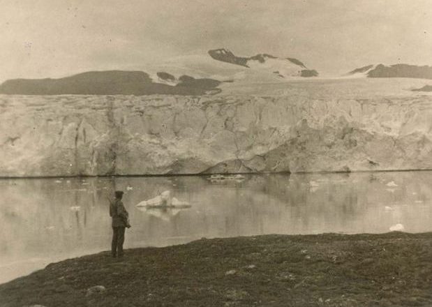 Ndryshimet e frikshme të akullnajave të Arktikut gjatë një shekulli