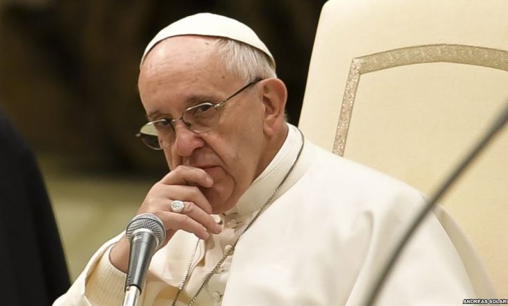 Papa dërgon 100,000 euro në Alepo