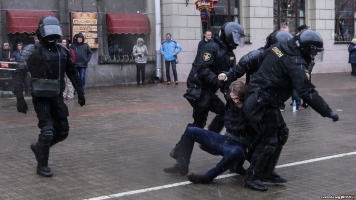 BE-ja dhe SHBA-ja kërkojnë lirimin e të gjithë të arrestuarve në Bjellorusi