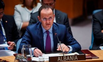 Bushati shpreh “dashurinë” që ka për Athinën