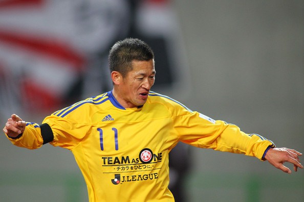 Japonezi Miura bëhet futbollisti më i vjetër në planet