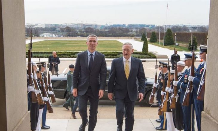 Sekretari amerikan i Mbrojtjes dhe ai i NATO-s diskutojnë për Kosovën