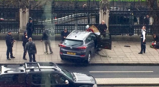 Mbi 10 veta të lënduar nga sulmi në Britani, sulmuesi i shkeli me veturë