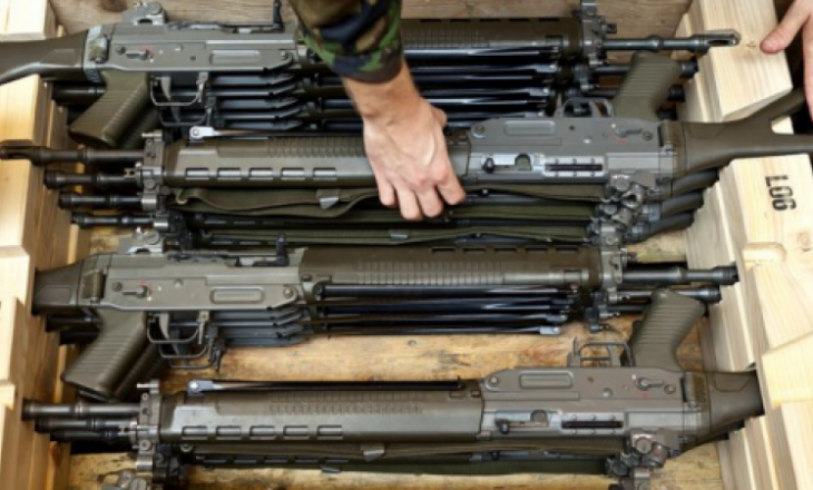 Evropa ashpërson ligjin për armët, duhet të përshtatet edhe Zvicra