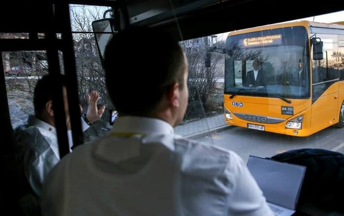 Ndërpritet qarkullimi i disa autobusëve të rinj, punëtorët në grevë