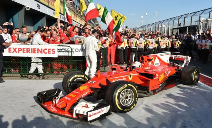 Vettel rikthen Ferrarin te fitorja
