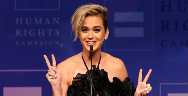 Katy Perry: Jam mësuar të lutem kundër homoseksualëve