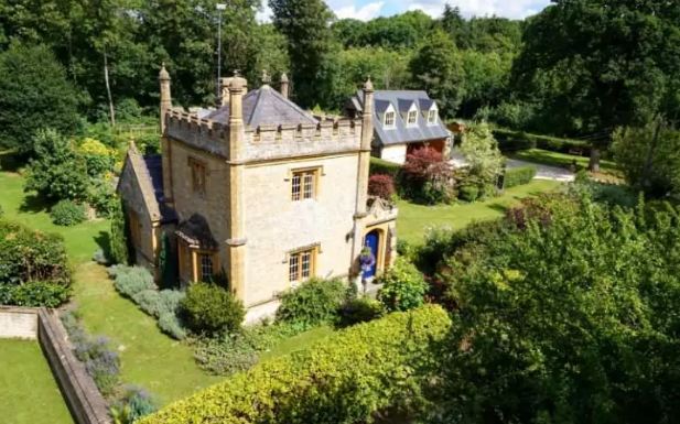 Kështjella më e vogël në Britani shitet për 550 mijë funte