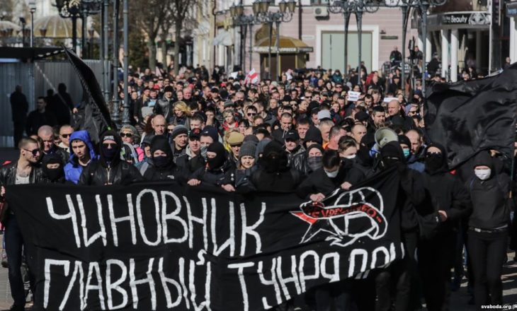 Protestë në Bjellorusi kundër ligjit që detyron të papunët të paguajnë taksë