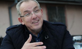 Tridhjetenjë kontrata false për një tender në Ministrinë e Arsimit