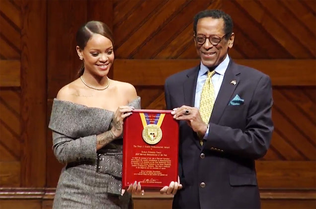 Rihanna merr çmimin Personi Humanitar i Vitit nga Universiteti i Harvardit