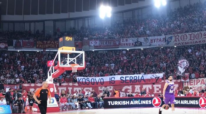 Tifozët grekë ofendojnë Kosovën në sfidën ndaj Real Madridit [video]