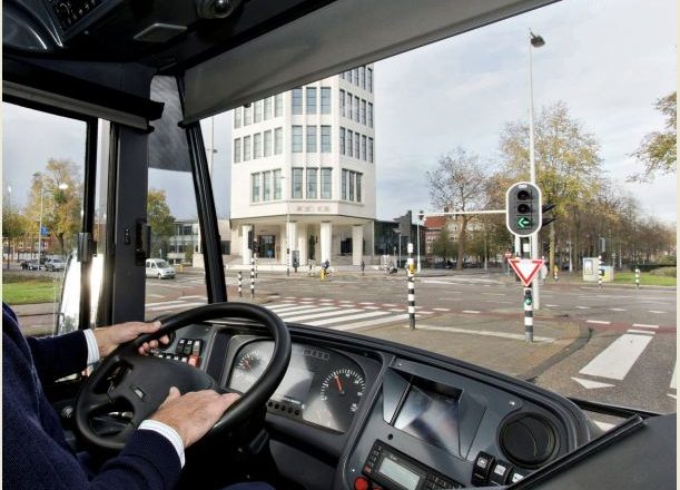 Shoferi gjerman i autobusit godet kosovarin dhe e fyen në baza etnike