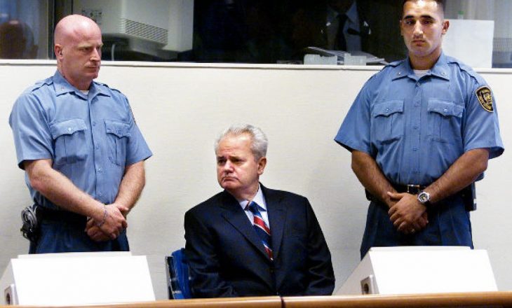 Lirohet nga akuza ish-drejtori i burgut që dyshohej se rrëmbeu Millosheviqin