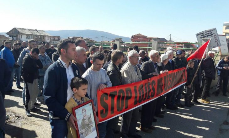 Ramiz Lladrovci përballet me protestën e parë, i kërkohet ta ndërrojë emrin e rrugës së një fshati