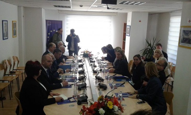 Mogherini nis takimin me drejtuesit e partive politike