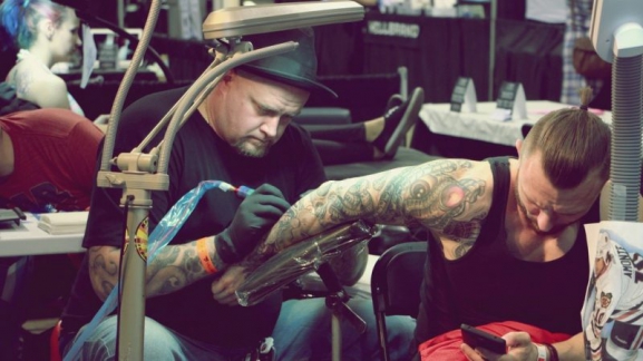 Në Çikago mbahet konventa e tatuazheve me 800 artistë