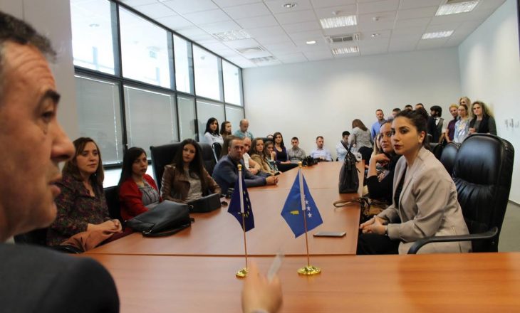 Juristët e rinj nga jugu dhe veriu i Mitrovicës vizituan Gjykatën e Apelit