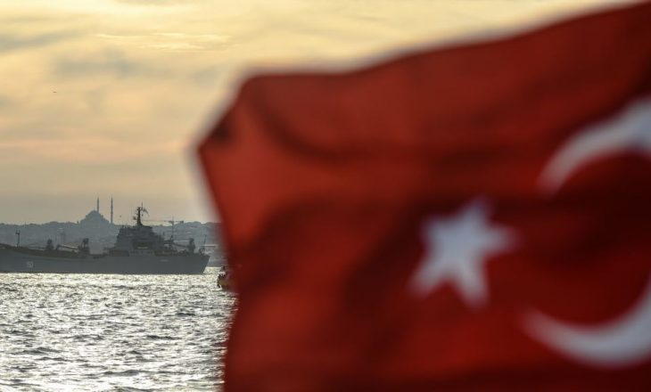 Luftanija ruse përplaset me një anije mallrash pranë Stambollit