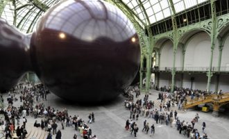 Vidhen bizhuteri në vlerë 200 mijë euro në muzeun e Parisit