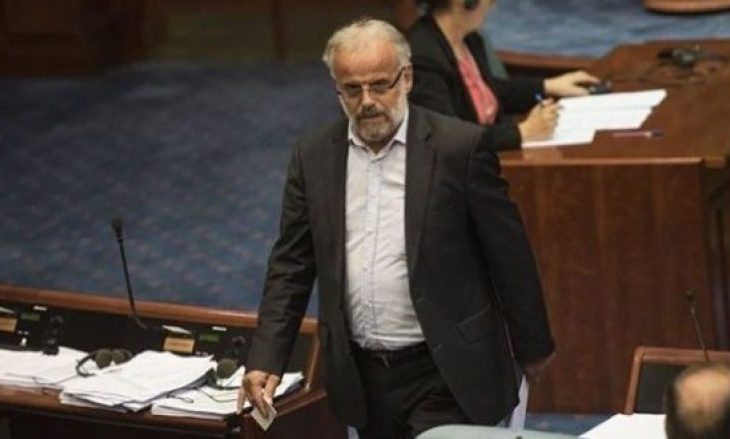 Deputetët e VMRO-së pengojnë Xhaferin të hyjë në Kuvend