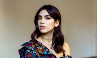 Albumi i Dua Lipës shpërblehet me pllakatin e artë (FOTO)