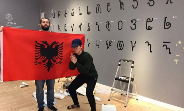 Muhaxheri: Alfabeti i Veqilharxhit sot mund të përdoret për simbole kombëtare