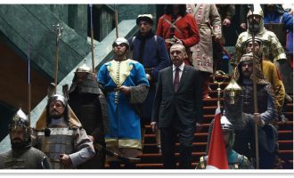 Rrugëtimi i Erdoganit në fronin e “Sulltanit të ri” të Turqisë filloi duke shitur limonada