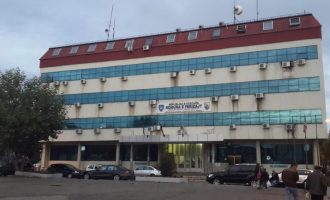 Komuna e Ferizajt rikthen në punë zyrtarin e dënuar për marrje të ryshfetit